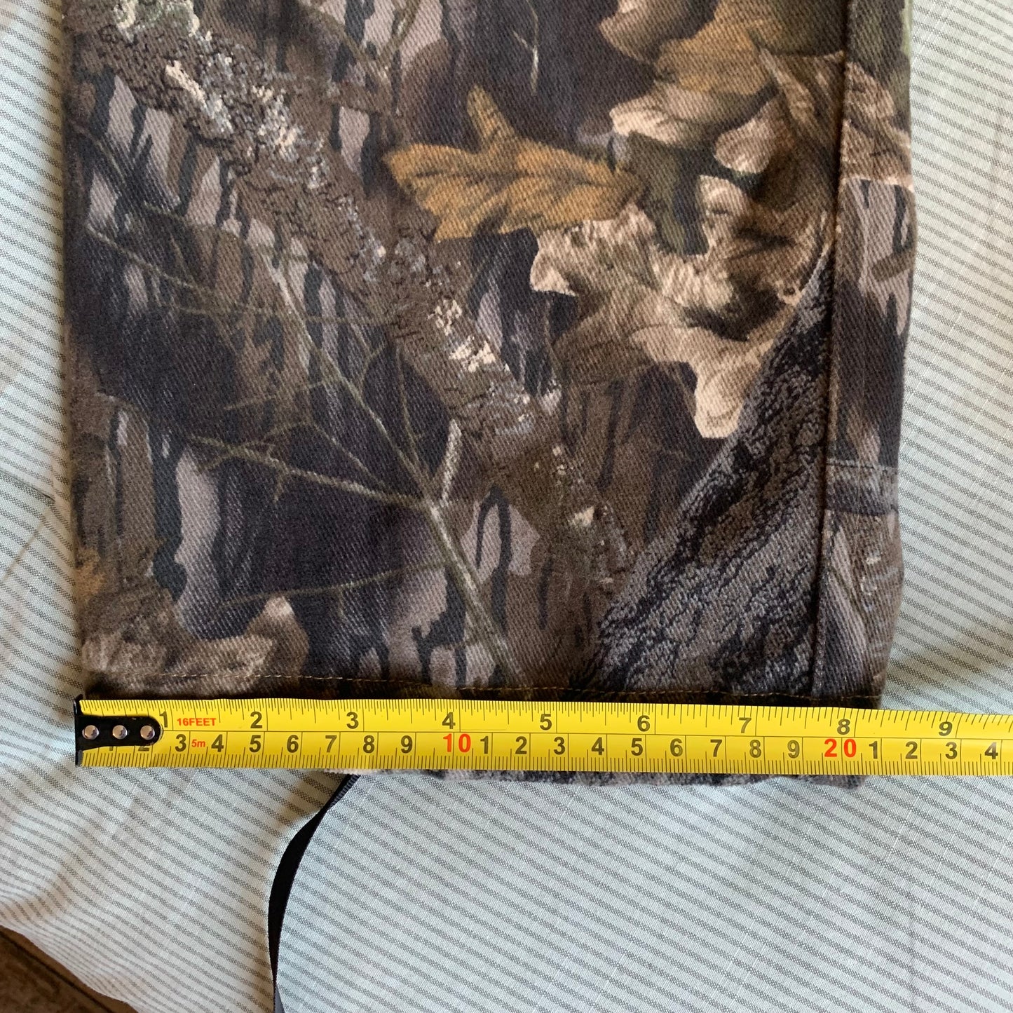 Columbia Camo Cargo Pants (34)