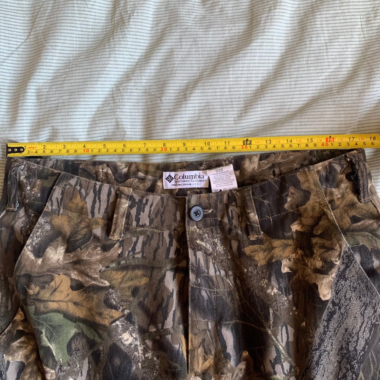 Columbia Camo Cargo Pants (34)