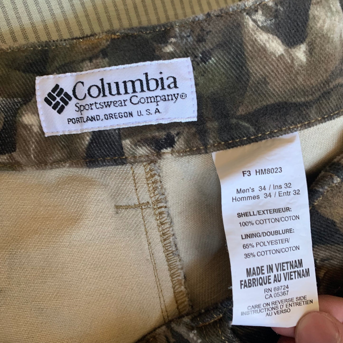 Columbia Camo Cargo Pants (34)