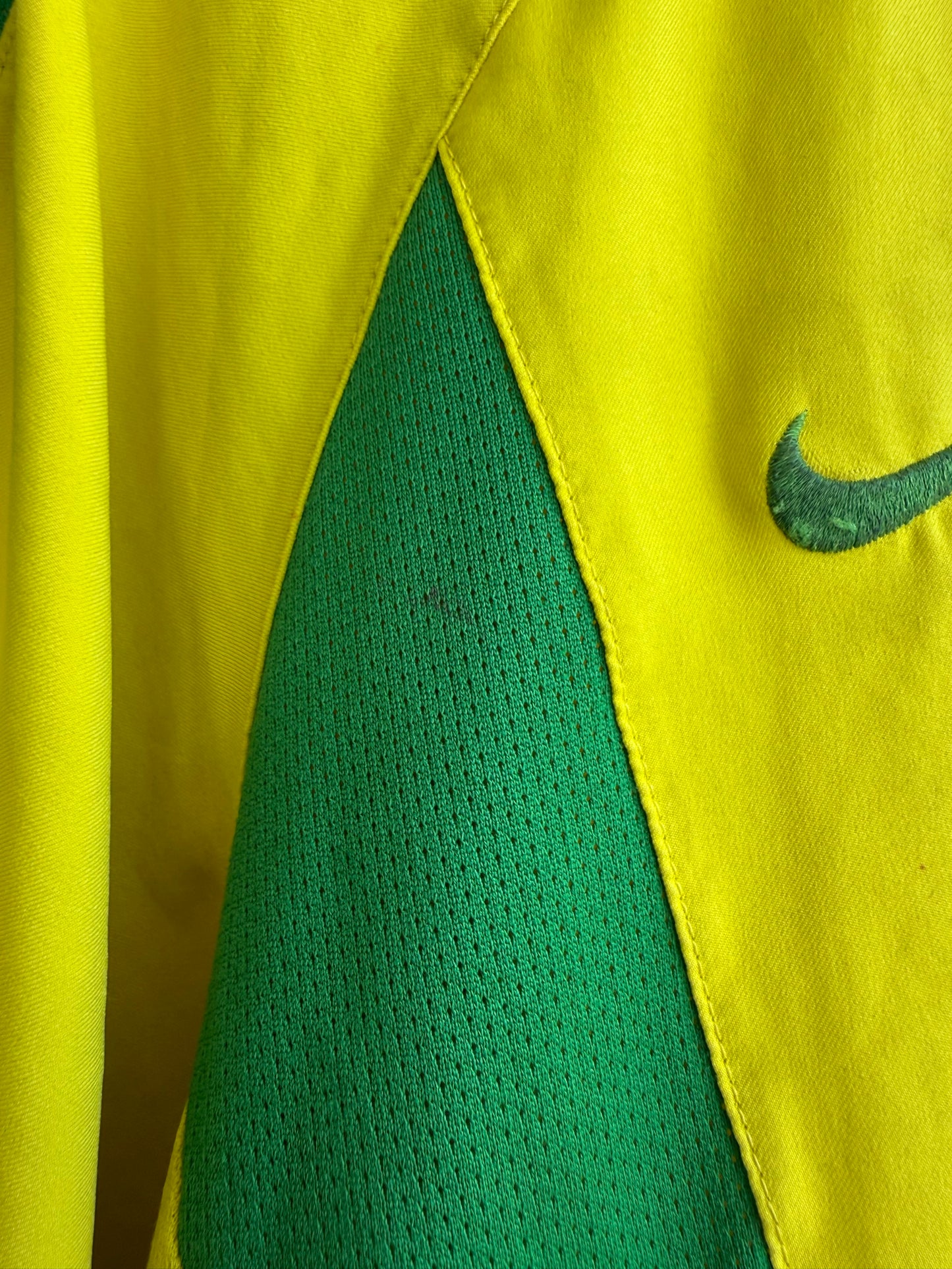 R9 2002 Brazil Nike Jersey (M)